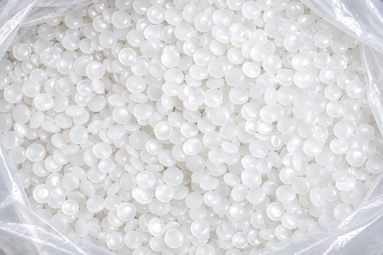 White ultra-clean XLPE insulation compound pellets