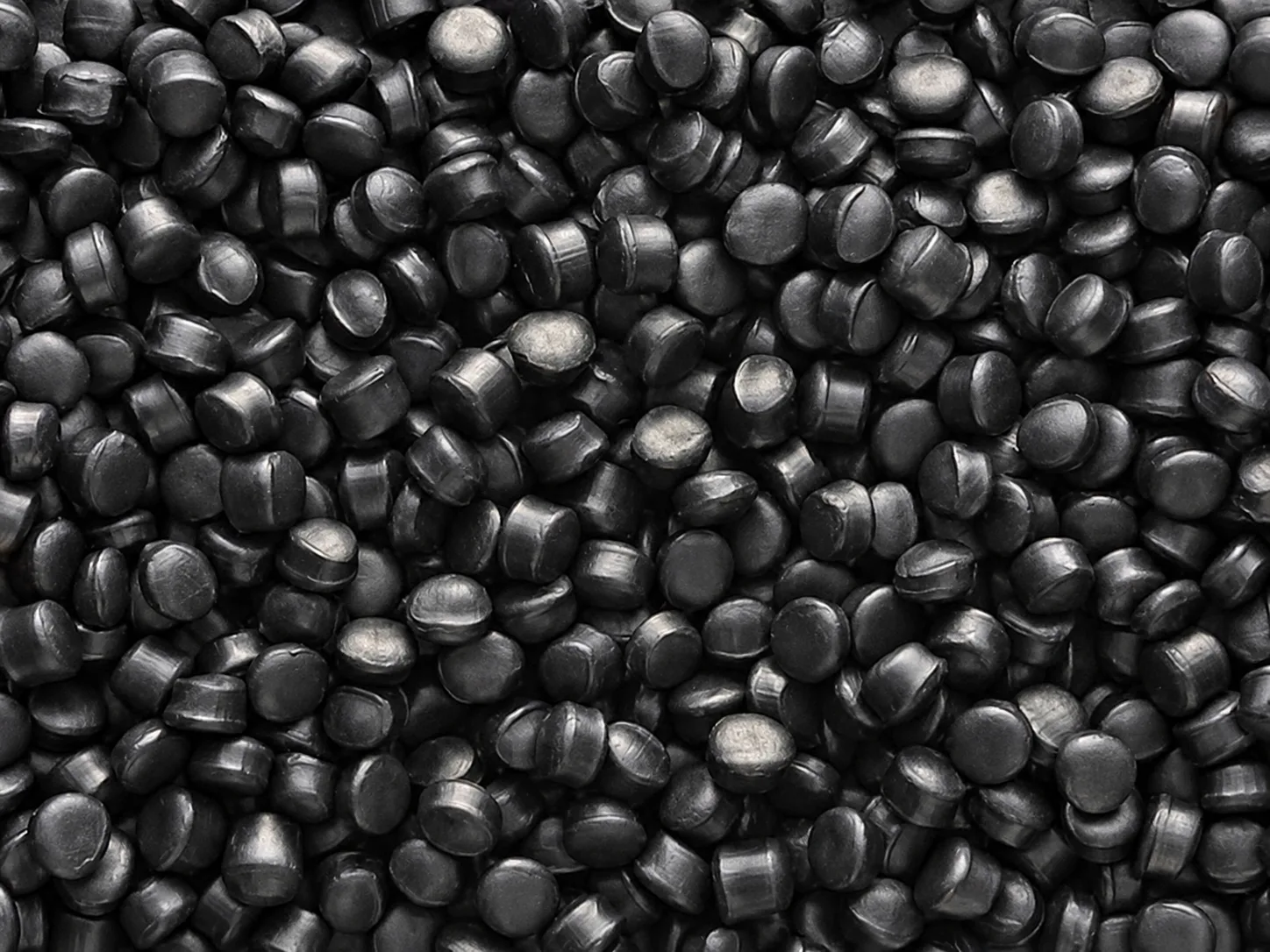 Black semiconductor compound pellets